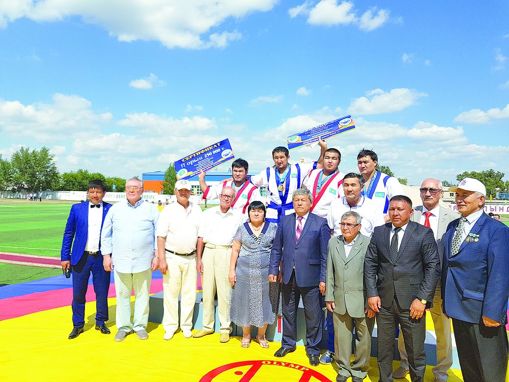 Besqaraǵaıda túıe balýandar básekesi ótti