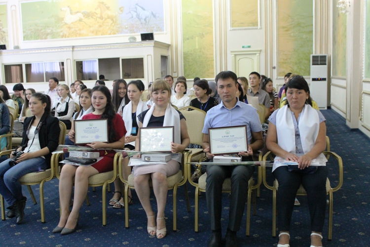 Pavlodarda «Til, mádenıet, jastar - jarqyn bolashaq!» atty forým ótti