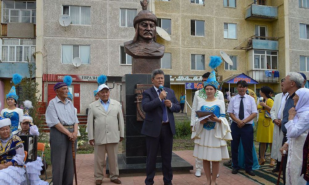 Aıagózde Aqtamberdi jyraýǵa eskertkish ornatyldy