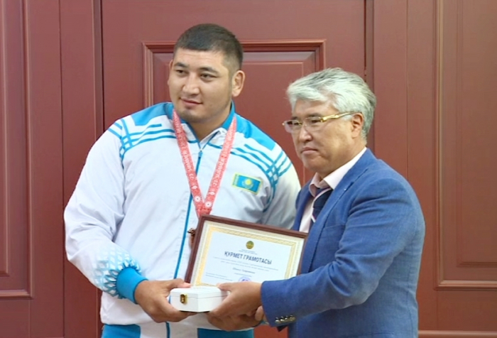 Arystanbek Muhamedıuly XXIII Sýrdlımpıada oıyndarynyń jeńimpazdaryn quttyqtady 