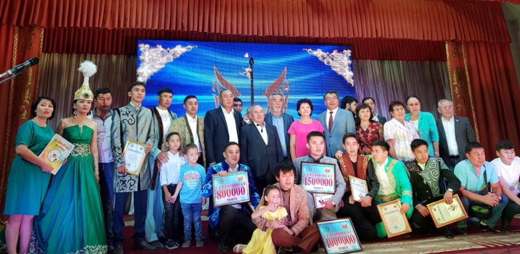 Qalbataýdaǵy aıtystyń bas júldesi Qazirettiń qanjyǵasynda