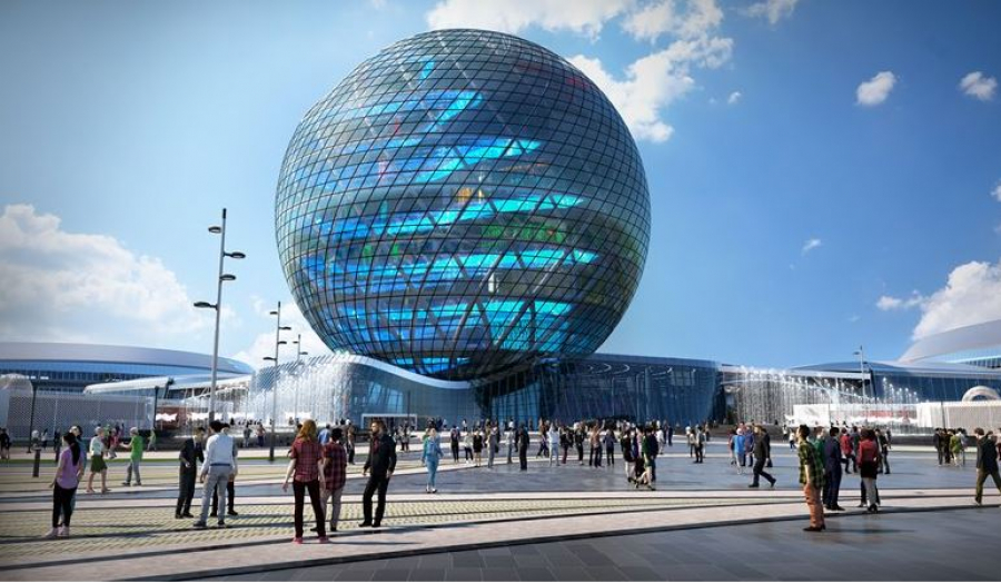 «Astananyń aqkóńildiler klýby» qarttar men erekshe kútimdi qajet etetin balalardy EKSPO-ǵa apardy