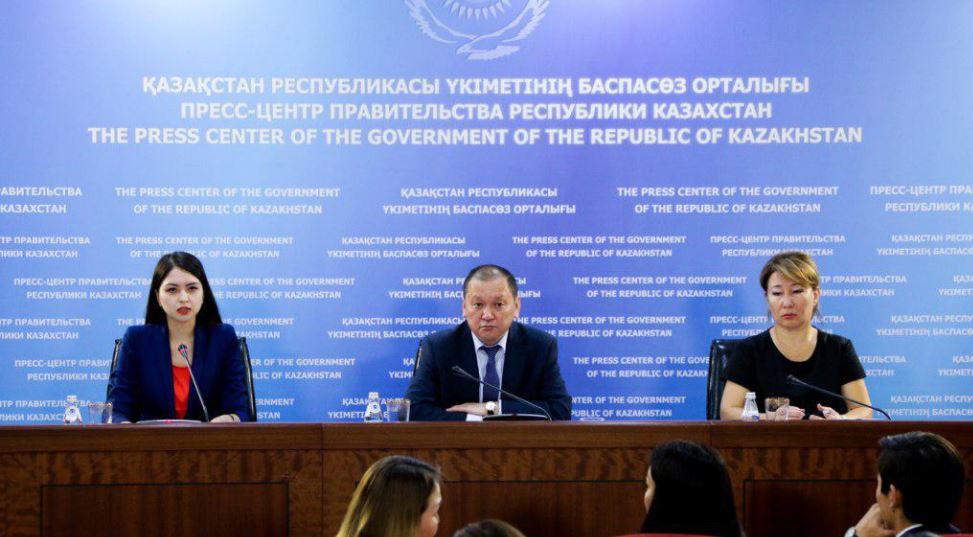 Elimizde bes jarym jyl ishinde 99 mlrd teńge shaǵyn nesıe túrinde berildi