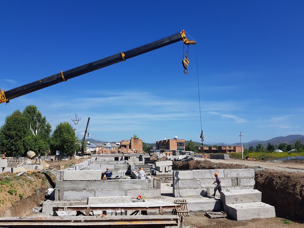 Zyrıan aýdanynyń Borodıno aýylynda jumysshylarǵa arnalǵan 5 úı salynyp jatyr