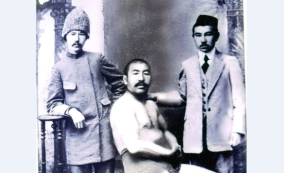 Qajymuqanǵa  qoldaý kórsetken ekeý