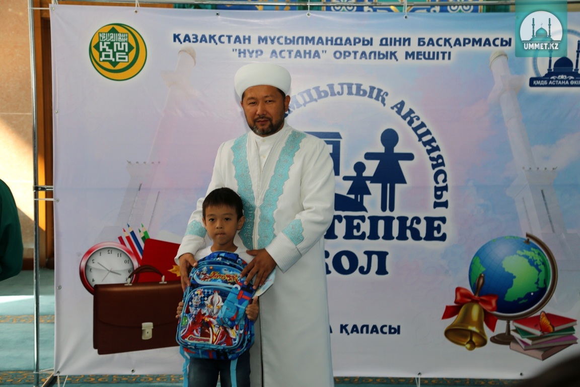 «Nur Astana» meshitinde «Mektepke jol» aksııasy ótti