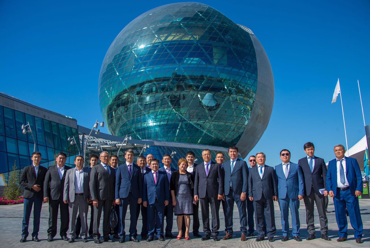 OQO ákimi óńirlik delegasııamen birge EKSPO kórmesin aralady