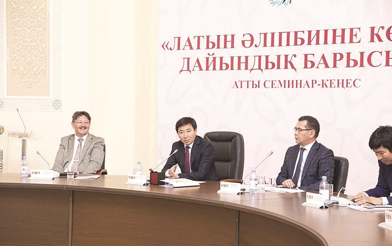 Álipbı álemdik aqparat keńistigine jol ashady