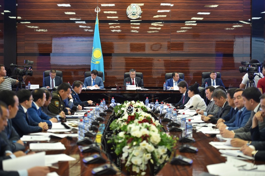 J. Túımebaev: Memlekettik qyzmet kórsetý sapasyn arttyrýda salǵyrttyq tanytýǵa bolmaıdy