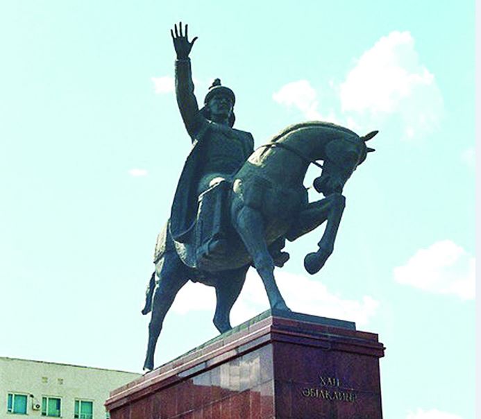 Bahadúr beınesi asqaqtap tur