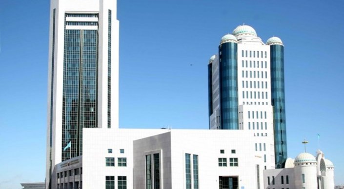 Nyǵmatýlın QR Parlamenti palatalarynyń birlesken otyrysyn shaqyrý týraly ókimge qol qoıdy 