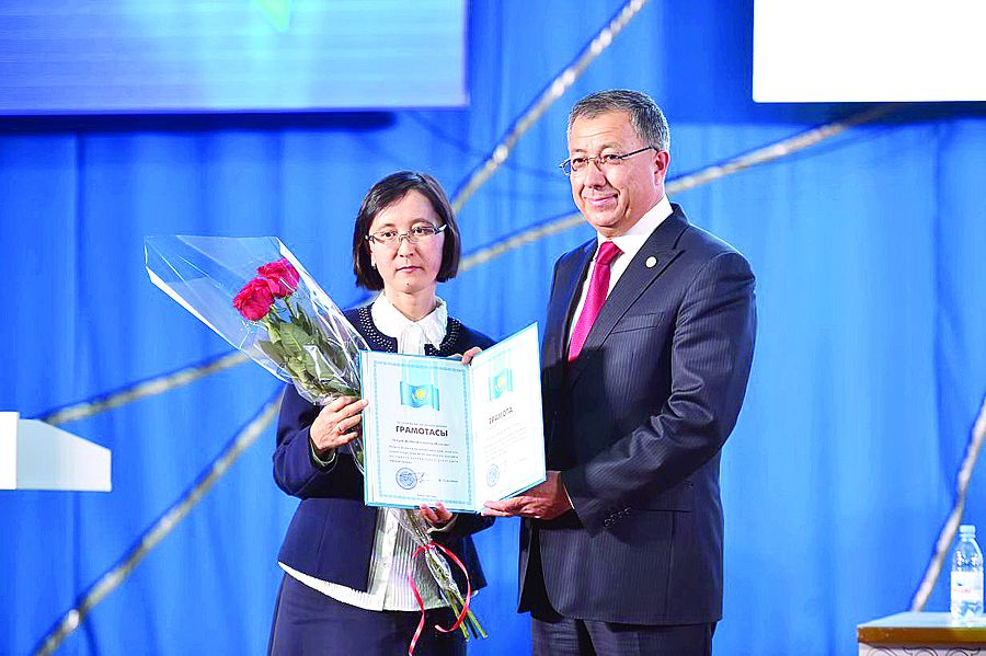 Úsh aýysymdy mektepter azaıdy