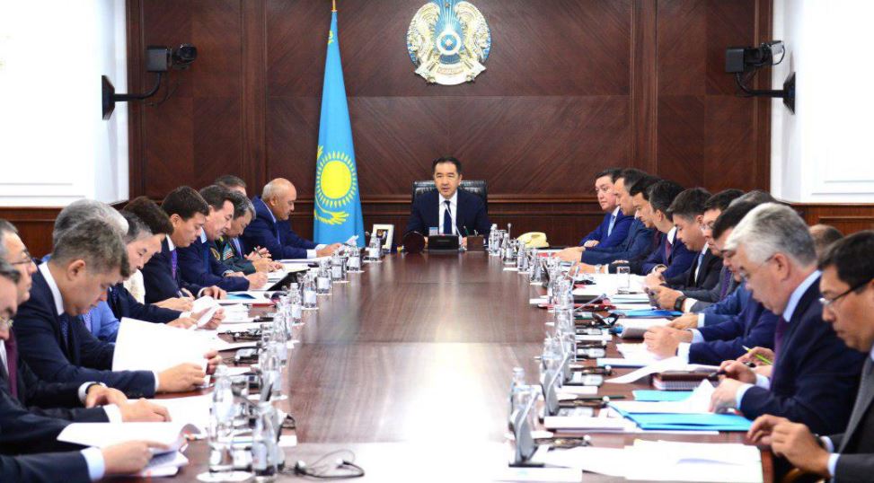 Úkimette Qazaqstannyń 2022 jylǵa deıingi áleýmettik-ekonomıkalyq damý boljamy men basymdyqtary qaraldy