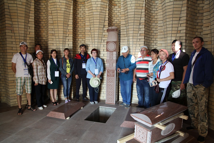 Keıki batyrdyń tabany tıgen jerlerge baspasóz týry uıymdastyryldy