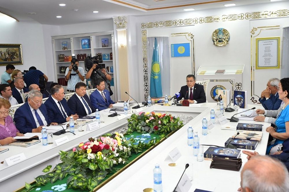 Astanada ońtústikqazaqstandyq aqyn-jazýshylarmen shyǵarmashylyq kezdesý ótti