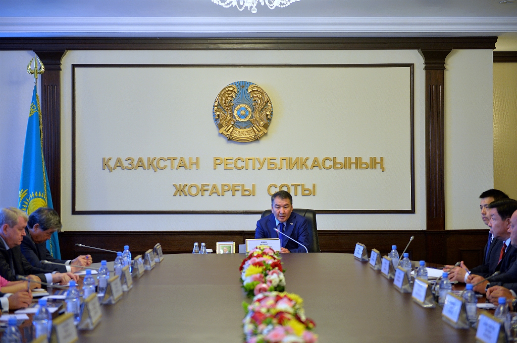 Qazaqstan Kons­tıtýsııasy - jemisti mem­lekettik strategııanyń negizi - Qaırat Mámı