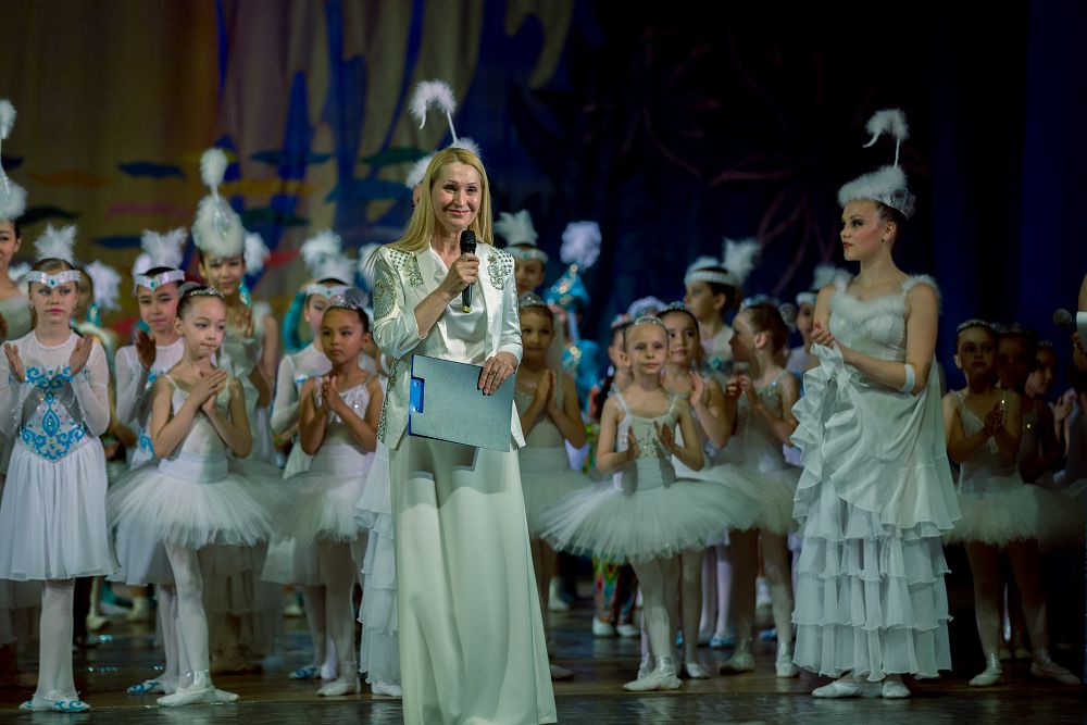 «Álem balalary» Ata Zań meıramynda óner kórsetti 