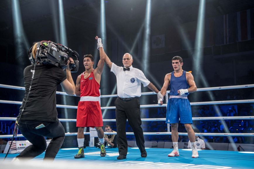 ÁCh-2017. Úsh qazaq boksshysy fınalǵa shyqty