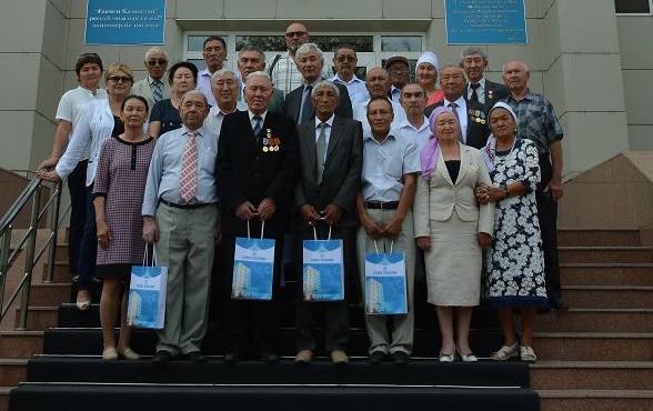 Aqjaıyqtyq ardagerler redaksııada qonaqta