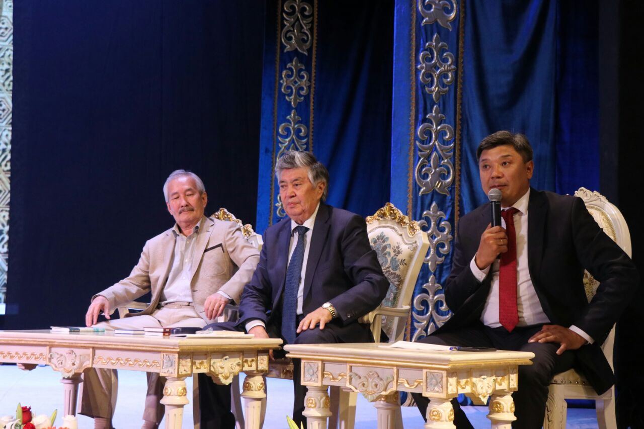 Atyraýda Nurlan Orazalın men Smaǵul Elýbaıdyń shyǵarmashylyq keshi ótti