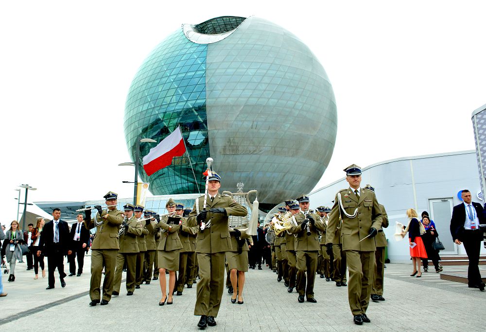 Polıaktar án kórigin qyzdyrdy