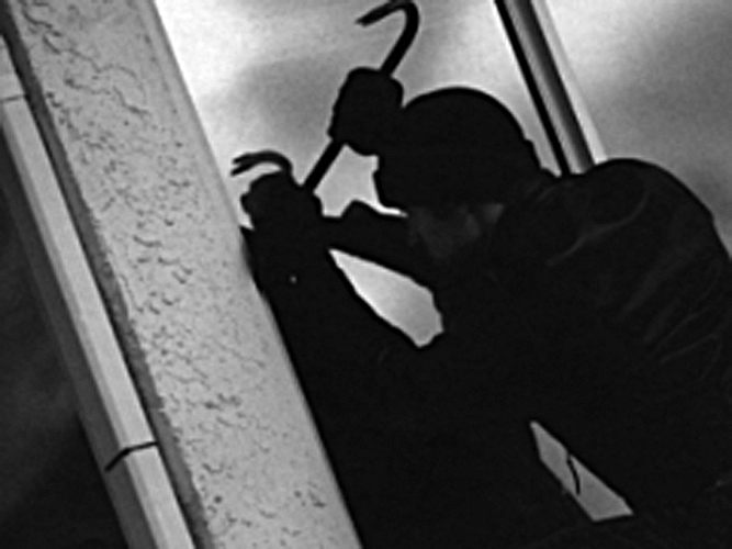 Dánikken qarsaq qulaǵymen in qazady