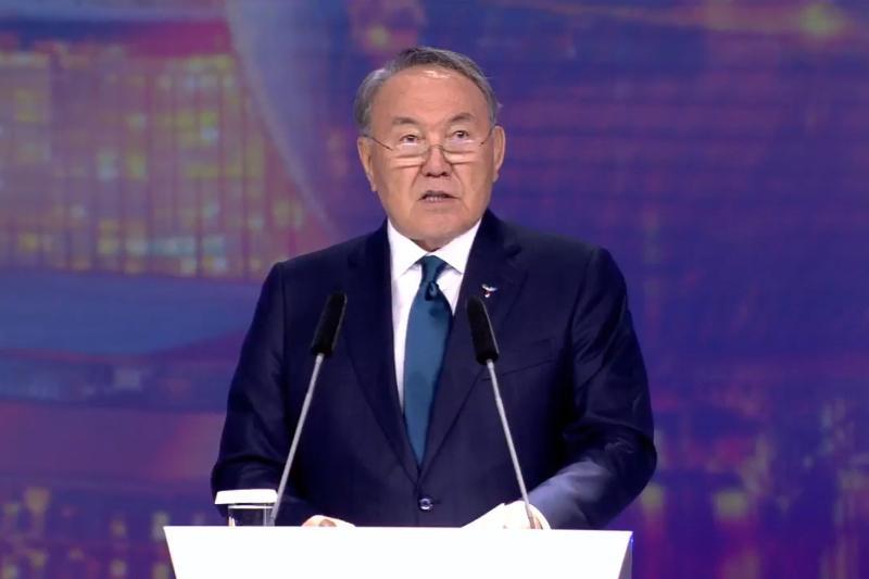 Nursultan Nazarbaev Halyqaralyq kórmeler bıýrosynyń altyn medalimen marapattaldy