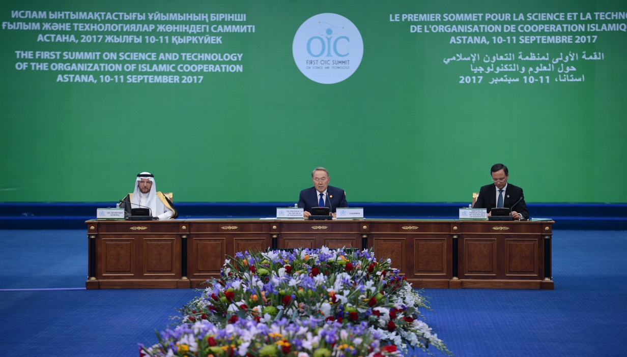 Nursultan Nazarbaev OIC15 forýmyn qurýdy usyndy