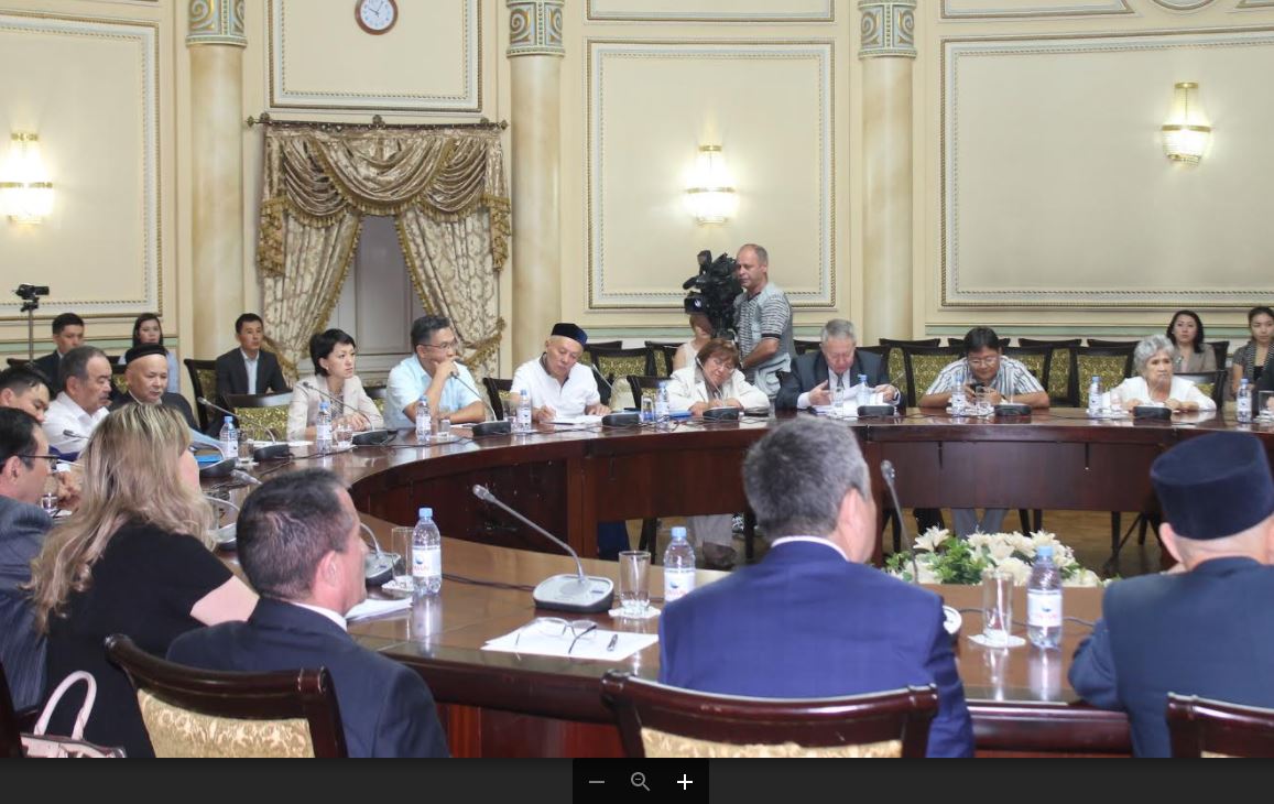 Almatyda din salasyndaǵy zań jobasy talqylandy