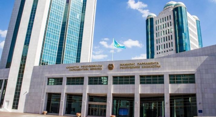 Májiliste latyn álipbıiniń biryńǵaı standartyn engizý máseleleri talqylanýda