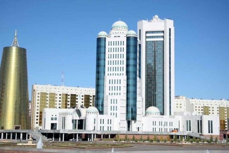 Senat orta bilim berý problemalaryna arnalǵan parlamenttik tyńdaý ótkizedi