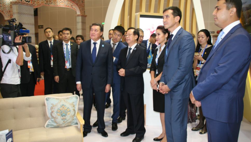 Asqar​​ Mamın​ Qazaqstan-Qytaı birinshi О́ńiraralyq yntymaqtastyq forýmyna qatysty