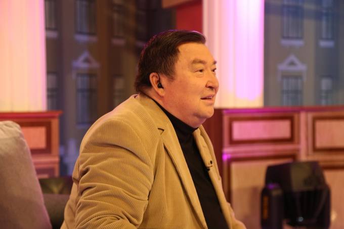 Áshirbek Syǵaıǵa arnalǵan «Syn sardary» atty kitap shyqty