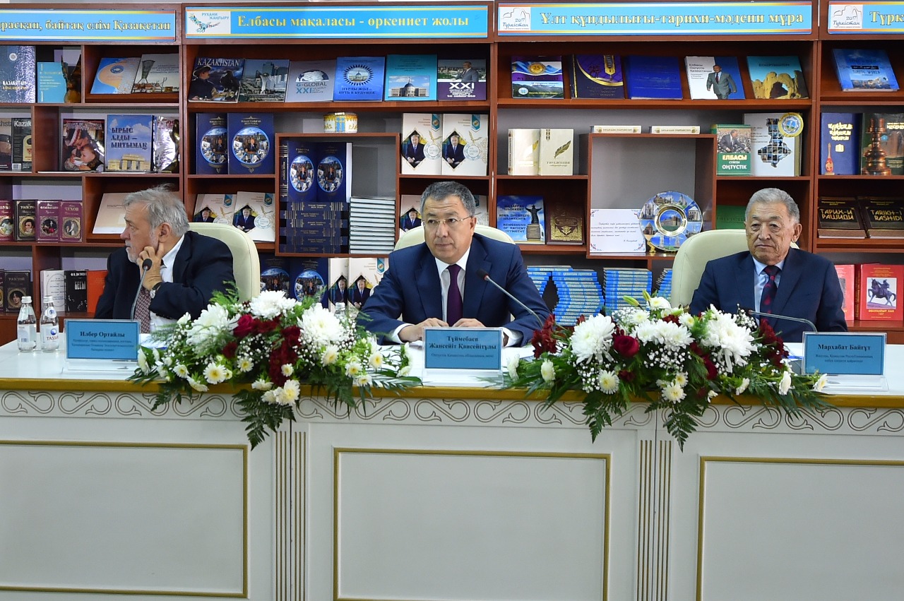 OQO-da latyn álipbıine qatysty túrkolog-ǵalymdar bas qosty