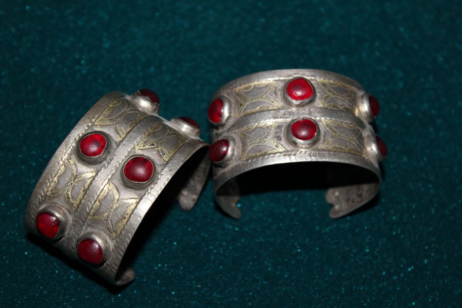 Kóne úrdistiń kórkem úlgileri