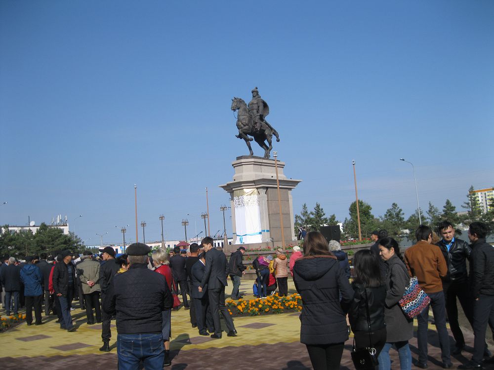 Qostanaıda Shaqshaq Jánibek batyrǵa eskertkish ornatyldy