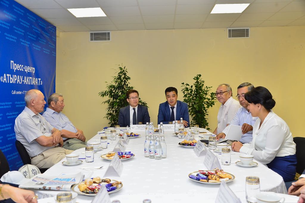 Atyraýda latyn qarpine kóshý máselesi talqylandy