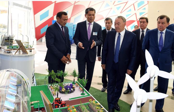 Elbasy Tarazdaǵy Dostyq úıinde boldy