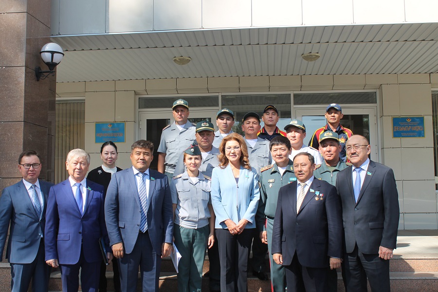 Senatorlar Jaıaý áskerler ınstıtýtynda jáne Shekara qyzmetiniń akademııasynda boldy
