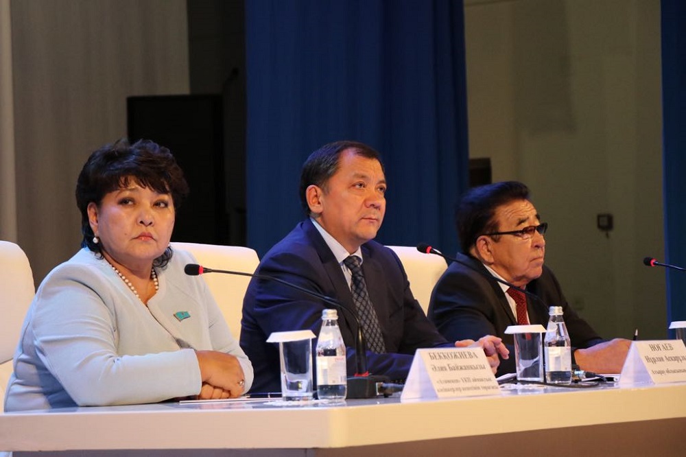 Atyraý oblysynyń jurtshylyǵy latyn qarpine kóshýdi qoldaıdy

