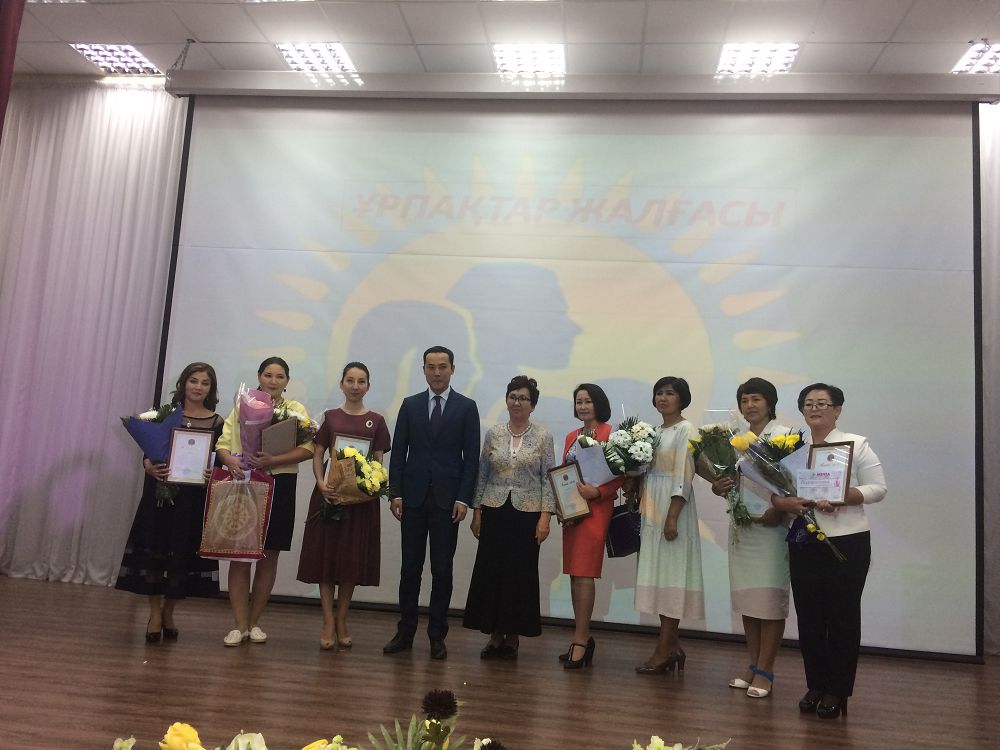 Otbasylyq eńbek ótili 100 jyldan asqan ustazdar marapattaldy