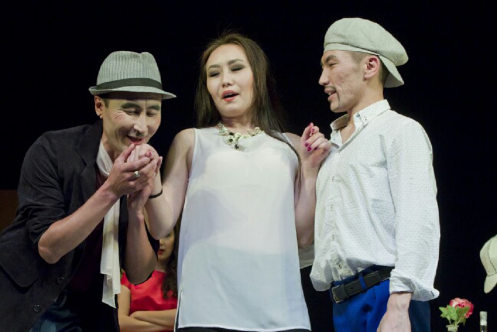 Sahnadaǵy seriler sergeldeńi