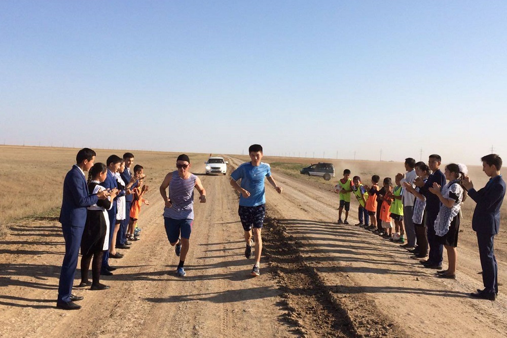 BQO-da eki turǵyn 47 shaqyrymdy tórt saǵatta júgirip ótti