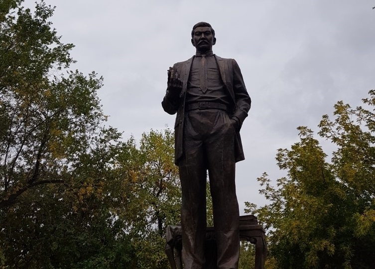 Semeıde Əlıhan Bókeıhannyń eskertkishi ashyldy