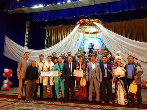 Besqaraǵaıdaǵy aıtystyń bas júldesi - Saıagúl Birlesbekte