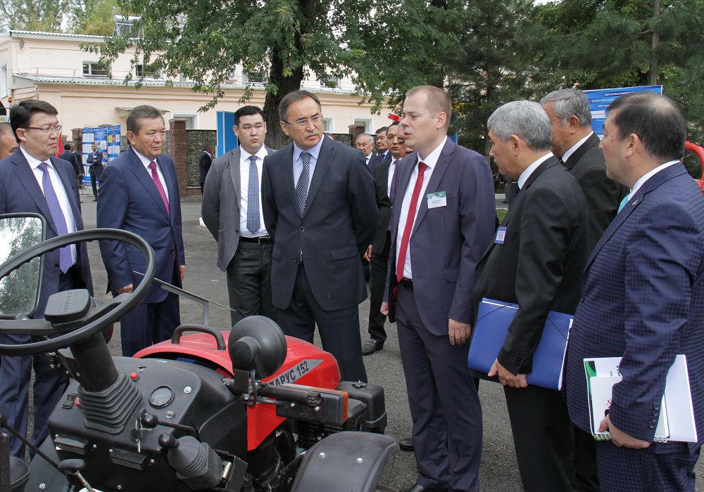 Myrzahmetov agrohab jumysymen tanysty