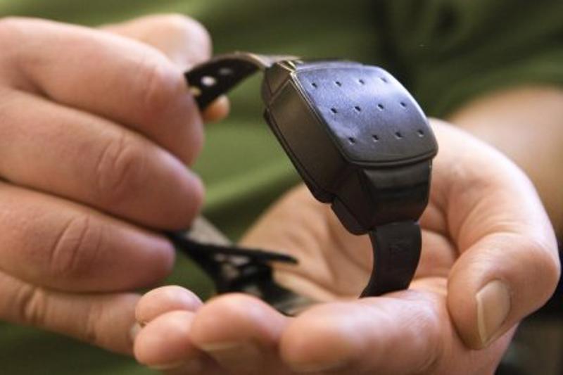 Jazaǵa kesilgen 6 myń adamǵa elektrondy bilezik taǵylady - QR IIM