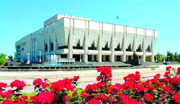 «Ákemteatr» Atyraýda óner kórsetti