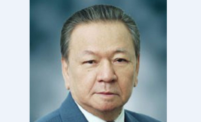 Uzaqbaı QARAMANOVTYŃ jaqyndaryna kóńil aıtty