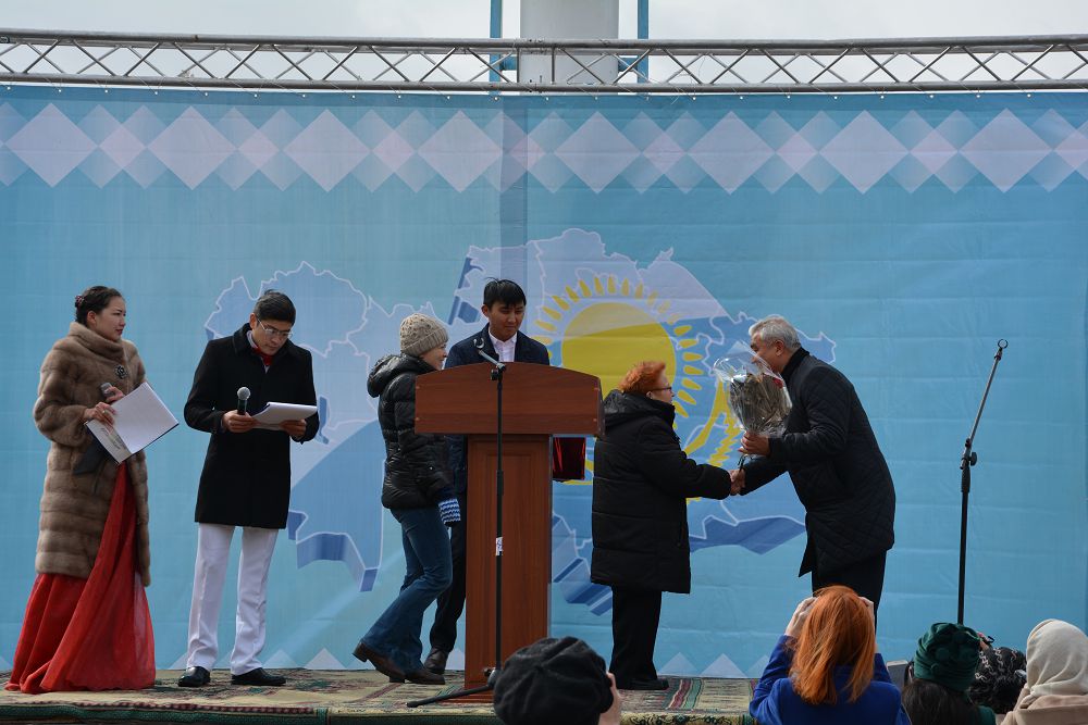 Jaýyp turǵan qar semeılikterge qala kúnin toılaýǵa bóget bolmady